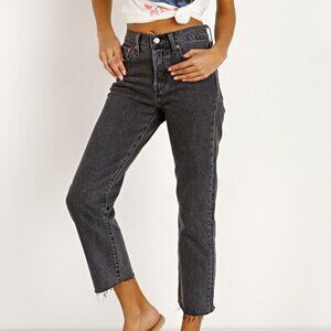 LEVI'S (24) Wedgie Straight Leg Jean That Girl Well Worn Black Raw Hem Size 24